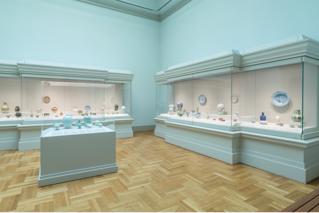 Rotating installation of Chinese ceramics, Neolithic to 18th century, featuring Bixby, Davis, and Spink collections. Image Courtesy of Saint Louis Art Museum.